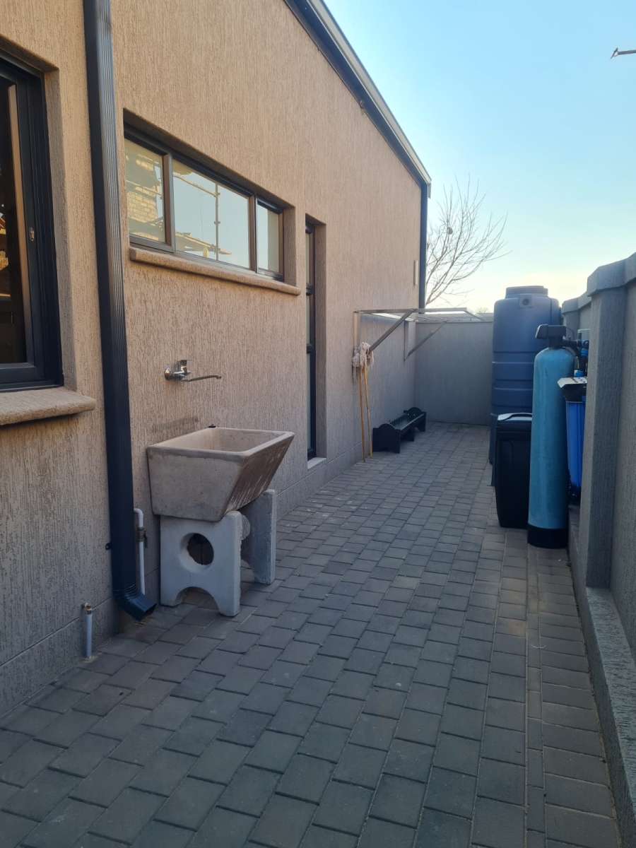 4 Bedroom Property for Sale in Heron Banks Golf Estate Free State